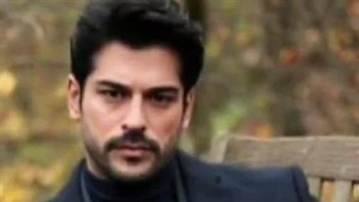 كان يجلس بشموخ وكبريائه بقلم سمية احمد