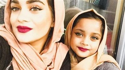 ادم علي رائحتها العبقه تملأ انفه