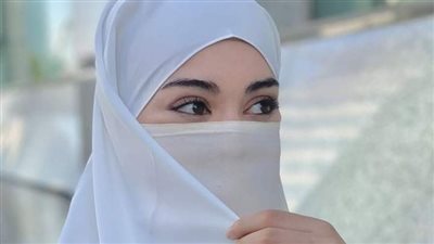 خلعت النقاب ورميته 