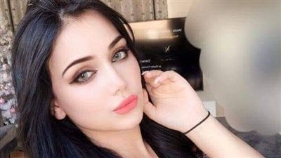 دي واقفه بكل بجاحه 